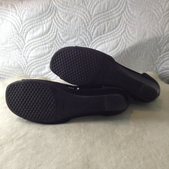 NWOT AEROSOLES Heelrest 11Black Perforated leather Sandals, cute, professional - Picture 5 of 7
